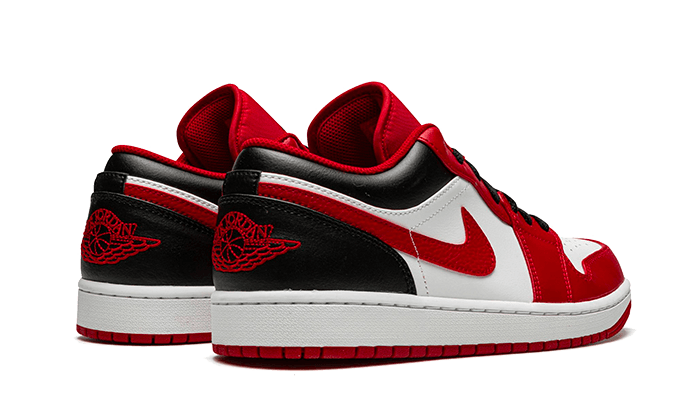 Jordan 1 Low Bulls