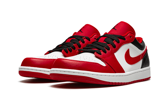 Jordan 1 Low Bulls